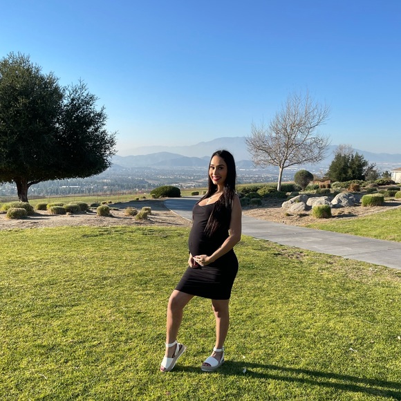 Meet Your Posher, Alyssa❤️ - Picture 2 of 2